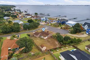 7506 N Shores Dr N, Navarre, FL 32566 - Photo 2