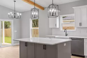 8310 Vickie St, Pensacola, FL 32514 - Photo 10