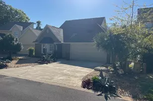 810 Fairway Lakes Dr, Niceville, FL 32578 - Photo 2