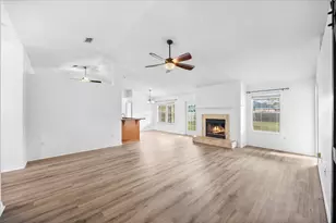 9655 Parker Lake Cir, Navarre, FL 32566 - Photo 8