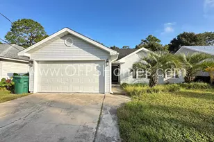 932 Emily Cir, Fort Walton Beach, FL 32547 - Photo 1