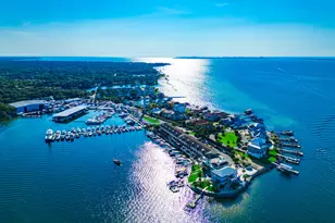 202 Snug Harbour Dr, Shalimar, FL 32579 - Photo 2