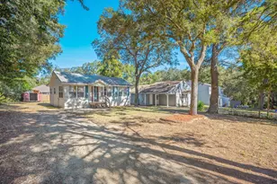 1135 46th St, Niceville, FL 32578 - Photo 2