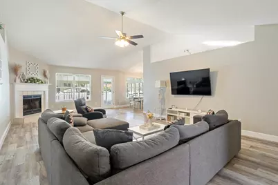 2005 Cardinal Lane, Navarre, FL 32566 - Photo 8