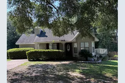 207 W Pinoak Court W, Crestview, FL 32539 - Photo 1