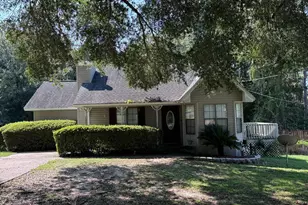 207 W Pinoak Ct W, Crestview, FL 32539 - Photo 1