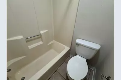 207 W Pinoak Court W, Crestview, FL 32539 - Photo 10