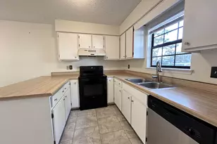 223 Oxford Ct, Mary Esther, FL 32569 - Photo 4