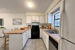 223 Oxford Ct, Mary Esther, FL 32569 - Photo 2