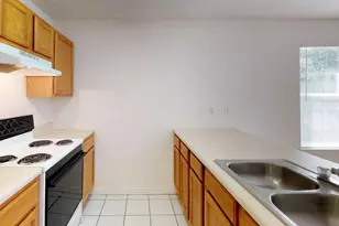 895 Silverwood, Fort Walton Beach, FL 32547 - Photo 4