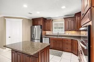 337 Louise Cir, Destin, FL 32541 - Photo 10