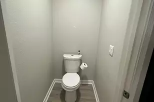 9726 Parker Lake Cir, Navarre, FL 32566 - Photo 22