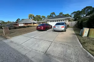 9726 Parker Lake Cir, Navarre, FL 32566 - Photo 2