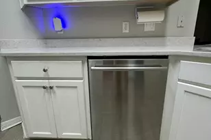 9726 Parker Lake Cir, Navarre, FL 32566 - Photo 8