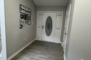 9726 Parker Lake Cir, Navarre, FL 32566 - Photo 4