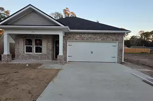 1915 Redwood Ave, Niceville, FL 32578 - Photo 2