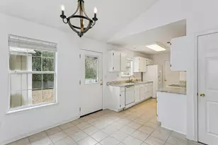 548 Hyde Park Dr, Crestview, FL 32539 - Photo 6