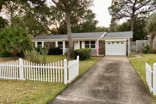 61 8th St, Shalimar, FL 32579 - Photo 1