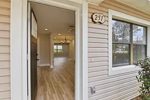 251 Gregory Dr, Mary Esther, FL 32569 - Photo 4