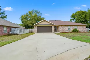 516 Grand Ridge Dr, Crestview, FL 32539 - Photo 2