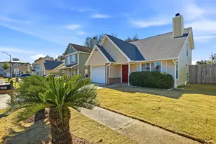 412 Woodland Park Cir, Mary Esther, FL 32569 - Photo 6