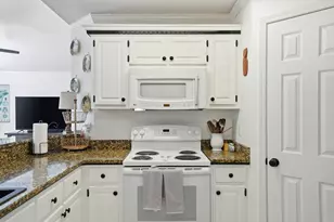 570 Rough Leaf Ln, Mary Esther, FL 32569 - Photo 18