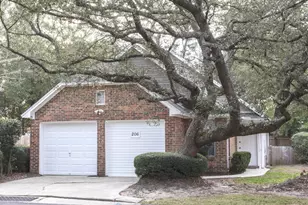 206 Parkwood Cir, Niceville, FL 32578 - Photo 2