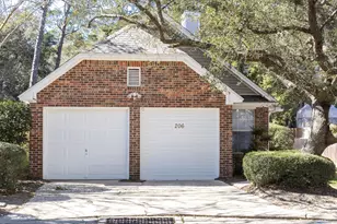 206 Parkwood Cir, Niceville, FL 32578 - Photo 1