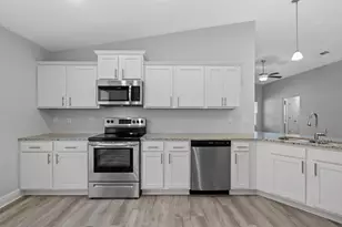 571 Riverwalk Cir, Freeport, FL 32439 - Photo 8