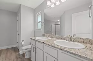 571 Riverwalk Cir, Freeport, FL 32439 - Photo 18