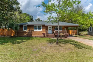 111 NE Patton Dr NE, Fort Walton Beach, FL 32547 - Photo 4