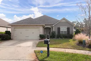 718 Woods Dr, Niceville, FL 32578 - Photo 1