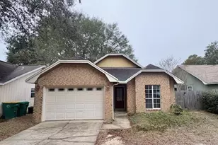193 Wright Cir, Niceville, FL 32578 - Photo 1