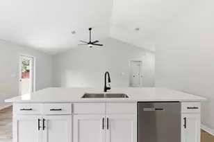 3201 Liz Ct, Crestview, FL 32539 - Photo 10