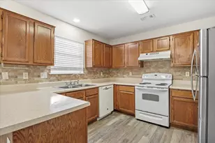 924 Emily Cir, Fort Walton Beach, FL 32547 - Photo 4