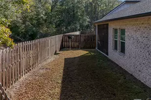 9 Laurel Oaks Dr, Freeport, FL 32439 - Photo 4