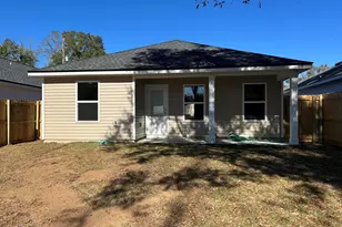 585 Brock Ave, Crestview, FL 32539 - Photo 2