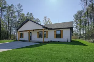 565 W Violet Ln W, Defuniak Springs, FL 32433 - Photo 1