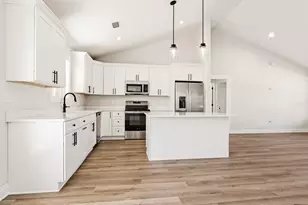 565 W Violet Ln W, Defuniak Springs, FL 32433 - Photo 4