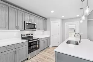 7560 Hatteras Dr, Navarre, FL 32566 - Photo 14