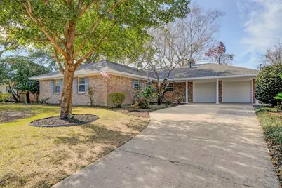 268 NW Briarwood Circle NW, Fort Walton Beach, FL 32548 - Photo 2