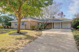 268 NW Briarwood Circle NW, Fort Walton Beach, FL 32548 - Photo 2