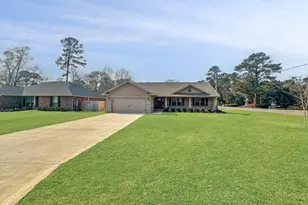 5908 Silvercrest Blvd, Crestview, FL 32536 - Photo 2