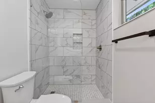 1013 Lake Dr, Niceville, FL 32578 - Photo 14