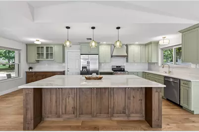 1013 Lake Drive, Niceville, FL 32578 - Photo 8