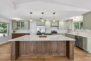 1013 Lake Dr, Niceville, FL 32578 - Photo 8