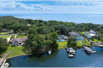 1013 Lake Drive, Niceville, FL 32578 - Photo 32