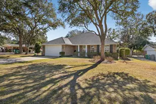 1404 28th St, Niceville, FL 32578 - Photo 2