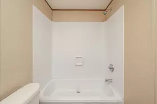 382 W Royal Palm Ave, Defuniak Springs, FL 32433 - Photo 16