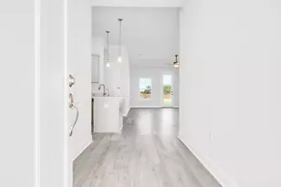 126 Bonne Vue Cir, Freeport, FL 32439 - Photo 2